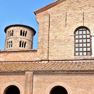 Basilica di Sant'Apollinare in Classe, dettaglio facciata by Tommaso Trombetta