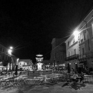 Night in the town-4 fontana monumentale - Lorenzo Gaudenzi