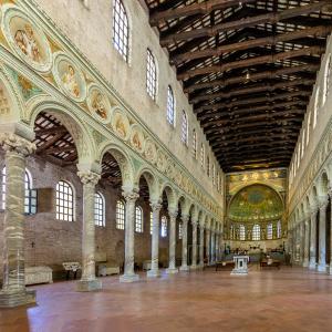 Basilica di Sant'Apollinare in Classe -- Ravenna -- - Vanni Lazzari