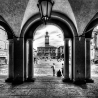 Piazza Prampolini dal Portico del Municipio