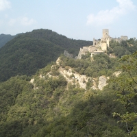 Castello di Carpineti dal sentiero Spallanzani lato est - Manuel.frassinetti - Carpineti (RE) 