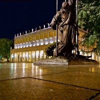 Monumento ai Caduti con Teatro Municipale "Valli" - Caba2011