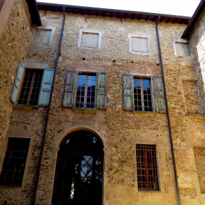 Castello di Bianello - Corte interna foto di: |Giacopini Vito| - Archivio fotografico del castello