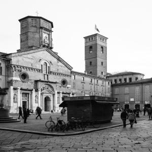 Duomo di Reggio Emilia, vista piazza by Akromond