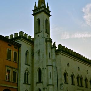 La torre e l'edificio sede della galleria Parmeggiani - Caba2011