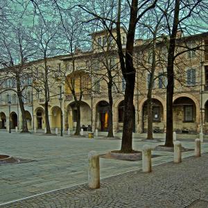 Piazza Fontanesi conosciuta come Piazza delle Erbe - Caba2011