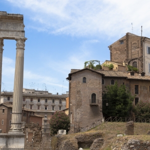 Resti dei templi di Apollo Sosiano e di Bellona, vicino il Teatro Marcello - Simone Antonazzo / ENIT SpA