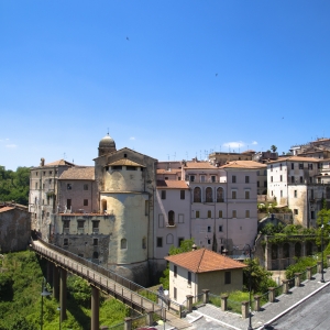 Il borgo di Cave con il ponte nuovo - Simone Antonazzo / ENIT SpA