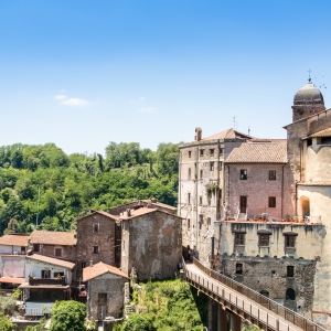 Il borgo di Cave con il ponte nuovo - Simone Antonazzo / ENIT SpA
