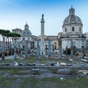 Resti del Foro di Traiano e della Basilica Ulpia; sullo sfondo, la Colonna Traiana - Simone Antonazzo / ENIT SpA