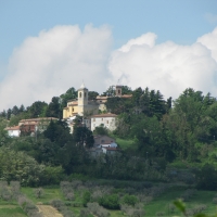 Monte Colombo e al centro la Chiesa di S. Giovanni Battista - Anna pazzaglia - Montescudo - Monte Colombo (RN)
