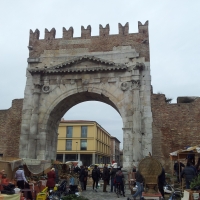 Arco di Augusto durante i preparativi Via Crucis - Opi1010 - Rimini (RN)