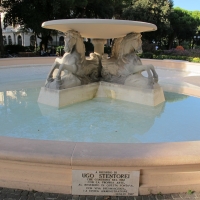 Rimini, fontana dei 4 cavalli 02