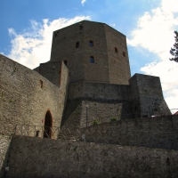 Visione della Rocca dal piazzale 2 giugno - LaraLally19 - Montefiore Conca (RN)