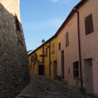 Via Roma intorno al castello - LaraLally19 - Montefiore Conca (RN)