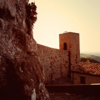 Antiche luci riflettono gli antichi racconti della Rocca - Larabraga19