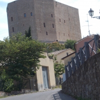 L'imponente Rocca Malatestiana dalla strada - Baroxse