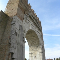 La sfidante ed ETERNA imponenza massiccia dell'Arco IMPERIALE di RIMINI - Claudio CASADEI - Rimini (RN)
