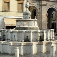 Fontana della pigna - Rinimi - Paperoastro