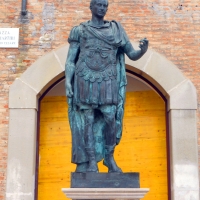 Rimini Statua di Cesare 1 - Paperoastro - Rimini (RN)