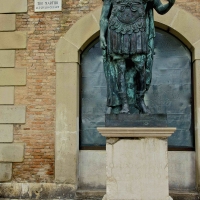 Monumento al Console romano Gaio Giulio Cesare