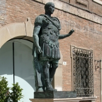 Wikilovesmonuments2016 - piazza tre martiri, statua giulio cesare - Emilio Salvatori - Rimini (RN)