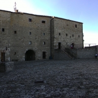 Rocca di San Leo, cortile interno - Fringio