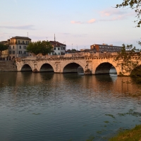 Il Ponte di Tiberio di Rimini verso il Borgo - Supermabi