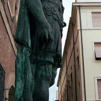 Rimini profilo statua di Giulio Cesare 3 - Paperoastro