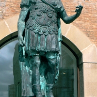 Rimini statua di Giulio Cesare - Paperoastro - Rimini (RN)