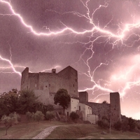Montefiore Conca e la sua Rocca in una notte di Tempesta - Larabraga19