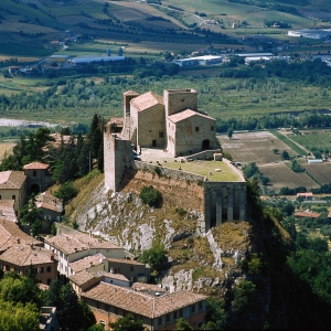Rocca malatestiana di Verucchio dall'alto photos de sconosciuto
