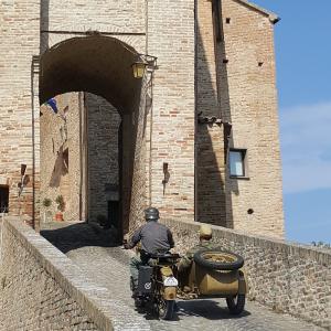 La Porta del Castello. Automobile Club San Marino XIX Raduno La Linea Gialla 2020 - Marco Musmeci