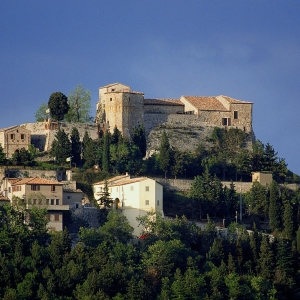 Castello di Montebello - La collina di Montebello foto di: |Autore sconosciuto| - Archivio Provincia di Rimini