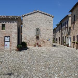 La Madonna di Loreto (Chiesa di Sant'Agostino) nel Castello di Montegridolfo 07 - Marco Musmeci
