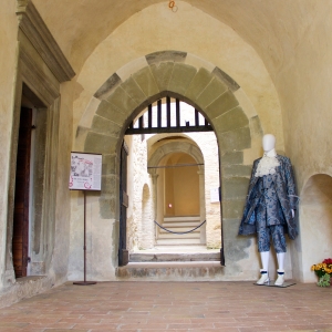 main entrance photo by roberto sibilia