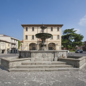 Novafeltria, municipio e fontana