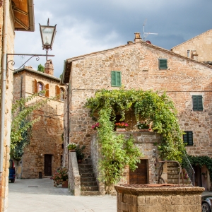 A glimpse of Montalcino - Simone Antonazzo / ENIT SpA