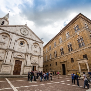 Pienza, Cathedral of Santa Maria Assunta and Palazzo Piccolomini in Piazza Pio II - Simone Antonazzo / ENIT SpA