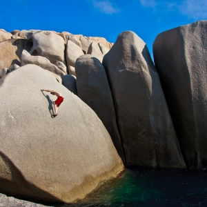 Climbing in Capo Testa - Caminati - shutterstock.com