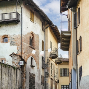 Scorcio di una strada ad Avigliana - ENIT SpA