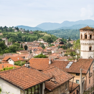 Vista dei tetti di Avigliana con la Torre dell'Orologio - ENIT SpA