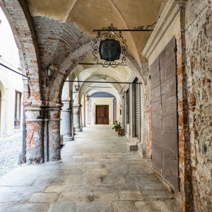 Portico nel borgo di Avigliana - ENIT SpA