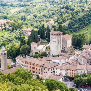 Vista di Asolo con il castello - Simone Antonazzo / ENIT SpA
