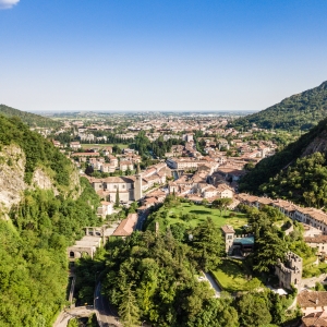 Vista aerea di Serravalle, quartiere di Vittorio Veneto - ENIT SpA