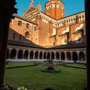 Chiostro della Basilica di Sant'Andrea a Vercelli - ENIT SpA