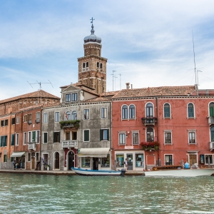 Vista di Murano, sullo sfondo il campanile della Chiesa di San Pietro Martire - Simone Antonazzo / ENIT SpA