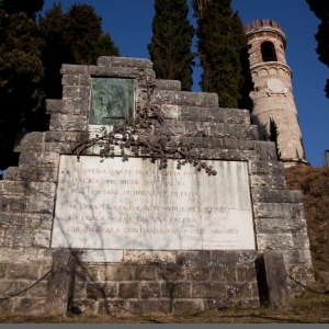 Monumento a Dante con iscrizione dal Canto IX del Paradiso - Antonio Bordin