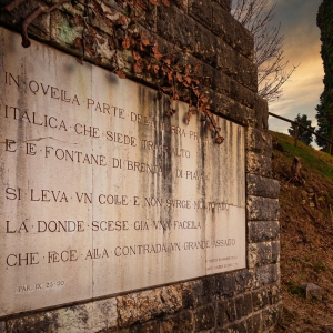 Monumento a Dante con iscrizione dal Canto IX del Paradiso - Gito Trevisan