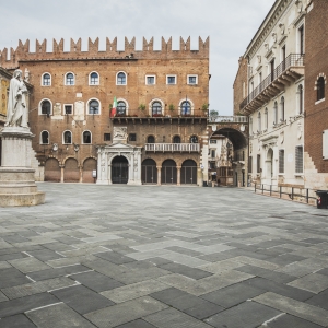 Statua di Dante a piazza dei Signori - Federico Modica